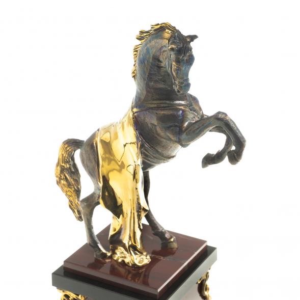 Декоративные часы из натуральной яшмы с бронзой &amp;quot;Конь на дыбах&amp;quot;