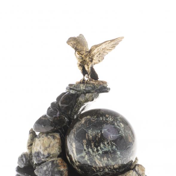 Композиция &amp;quot;Кречет на скале&amp;quot; с шаром змеевик бронза 124309