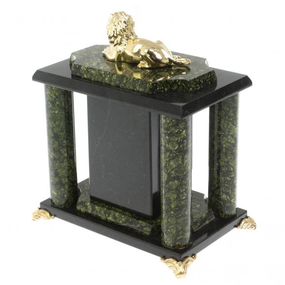 Часы &amp;quot;Лев&amp;quot; из змеевика и бронзы 126503