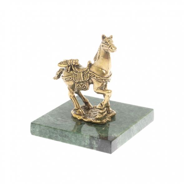 Статуэтка &amp;quot;Лошадь с мухой &amp;quot; из змеевика и бронзы 5,5х5,5х5,5 см 129941