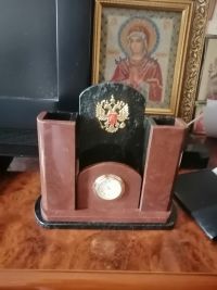 Часы из камня