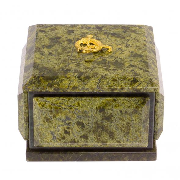 Шкатулка из змеевика с ящерицей 10,5х10,5х7 см 125675