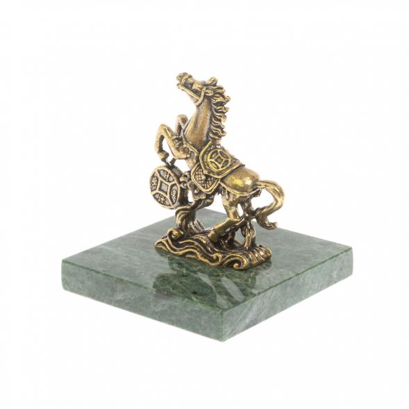 Статуэтка &amp;quot;Конь с монетой &amp;quot; из змеевика и бронзы 5,5х53,5х5,5 см 129943