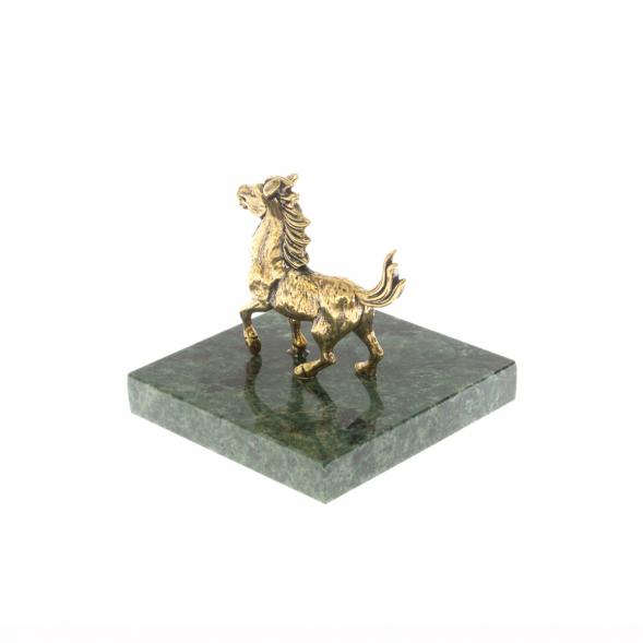 Лошадка на подставке из змеевика 130071