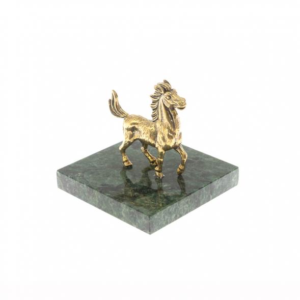 Лошадка на подставке из змеевика 130071