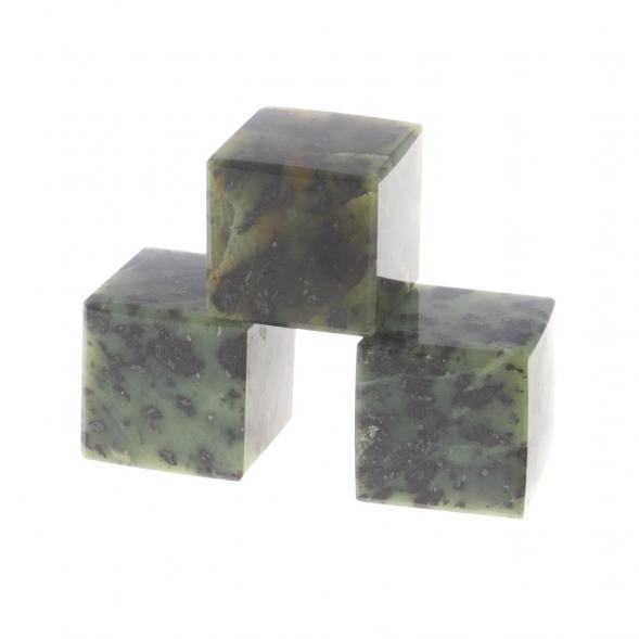 Кубик из уральского нефрита 22 мм / камни для виски / нефритовый куб