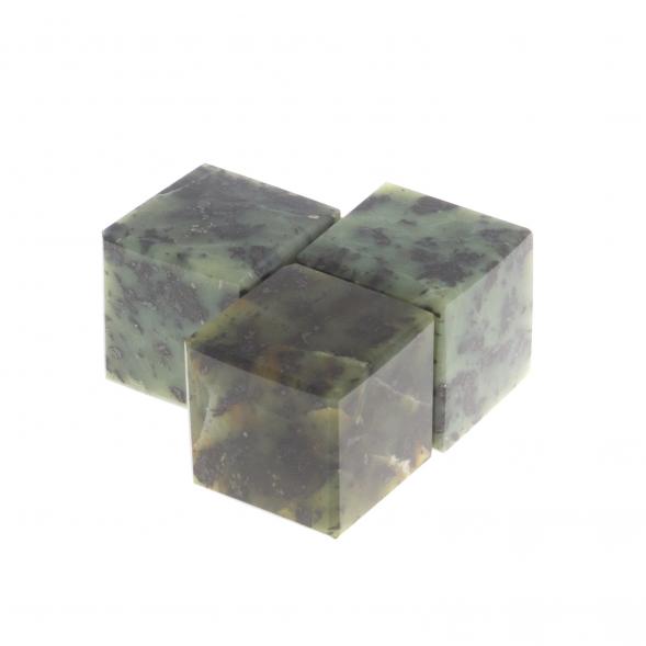 Кубик из уральского нефрита 22 мм / камни для виски / нефритовый куб