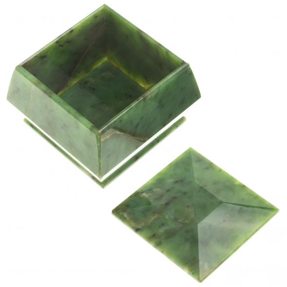 Шкатулка из нефрита &amp;quot;Талисман&amp;quot; 8,5х8,5х7 см 123893