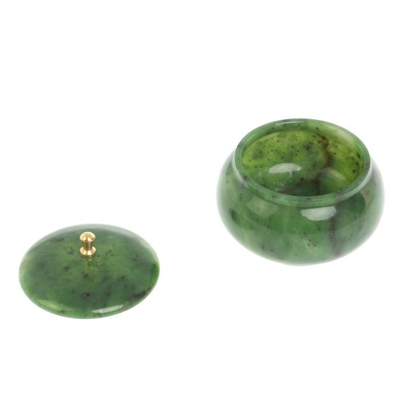 Шкатулка круглая из нефрита 9х9х7,5 см 127436