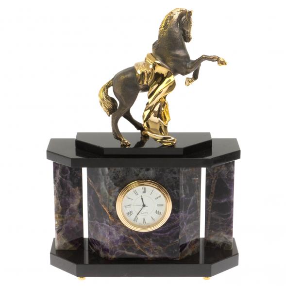 Часы &amp;quot;Конь с попоной&amp;quot; из сиреневого флюорита 129825