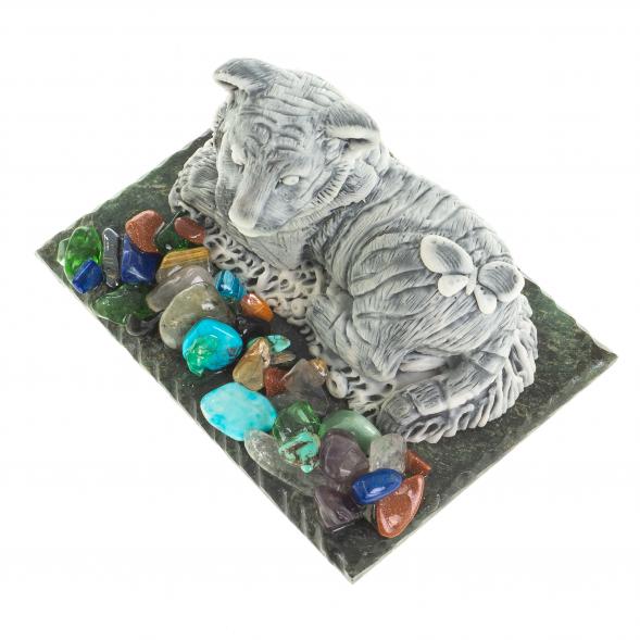 Сувенирная фигурка &amp;quot;Тигрёнок с бабочкой&amp;quot; из змеевика и мрамолита - символ 2022 года