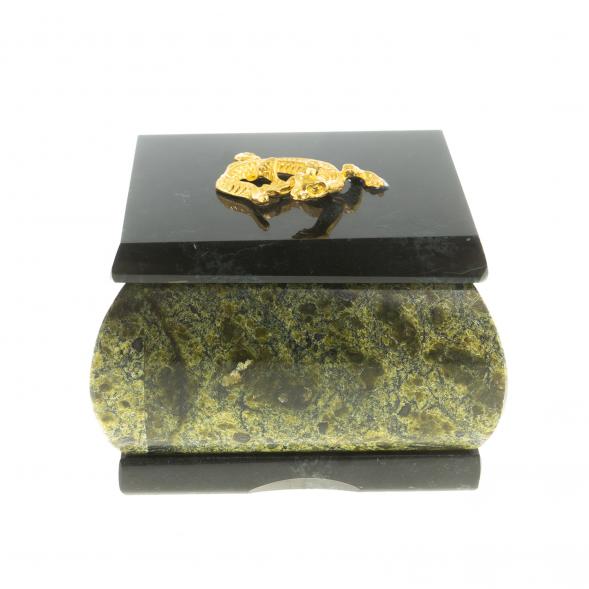 Шкатулка с ящерицей из змеевика 7х7х5 см 124076