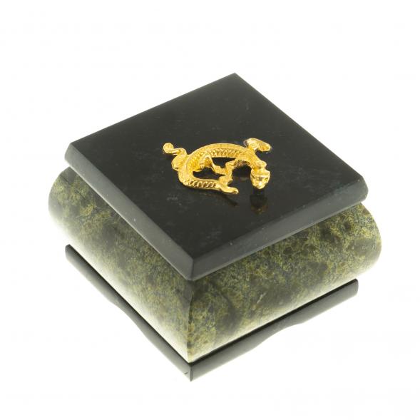 Шкатулка с ящерицей из змеевика 7х7х5 см 124076