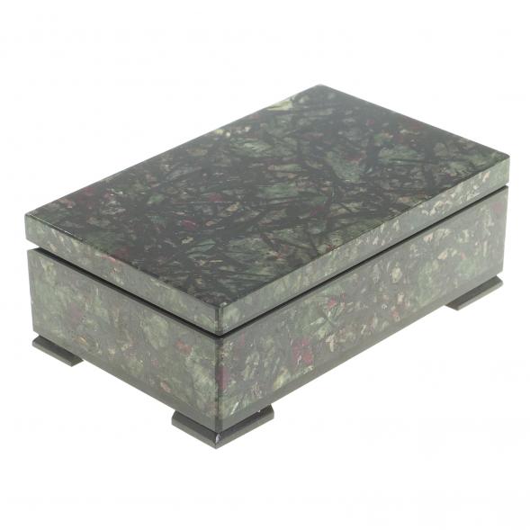 Каменная шкатулка из эвдиалита 10,5х6,5х4см 122797