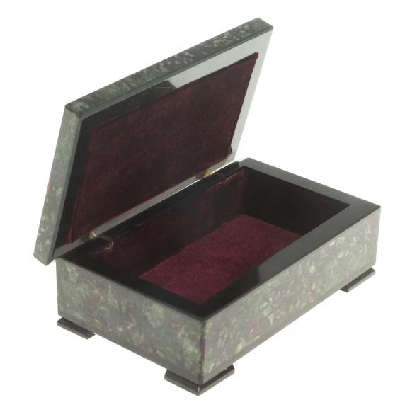 Каменная шкатулка из эвдиалита 10,5х6,5х4см 122797