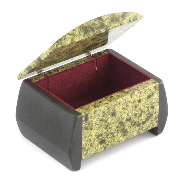 Шкатулка &amp;quot;Персона&amp;quot; из змеевика 9х6,5х5 см 121228