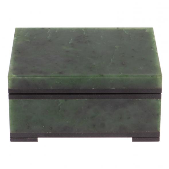 Шкатулка из нефрита 9х7х4,5 см 126441