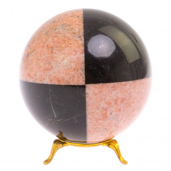 Шар 10 см из розового мрамора и черного змеевика 126133