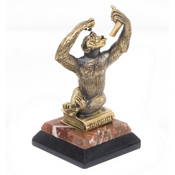 Статуэтка  из бронзы на подставке из креноида &amp;quot;Селфи&amp;quot; 116846