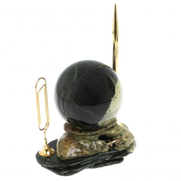 Композиция из змеевика &amp;quot;Ящерица на скале&amp;quot; шар 9,5 см 127772