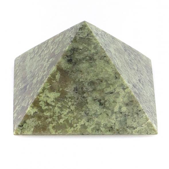 Пирамида из жадеита 4,5х4,5х3 см 124709