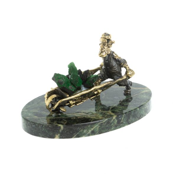 Статуэтка &amp;quot;Старатель с тачкой&amp;quot; из бронзы камень уваровит 128321