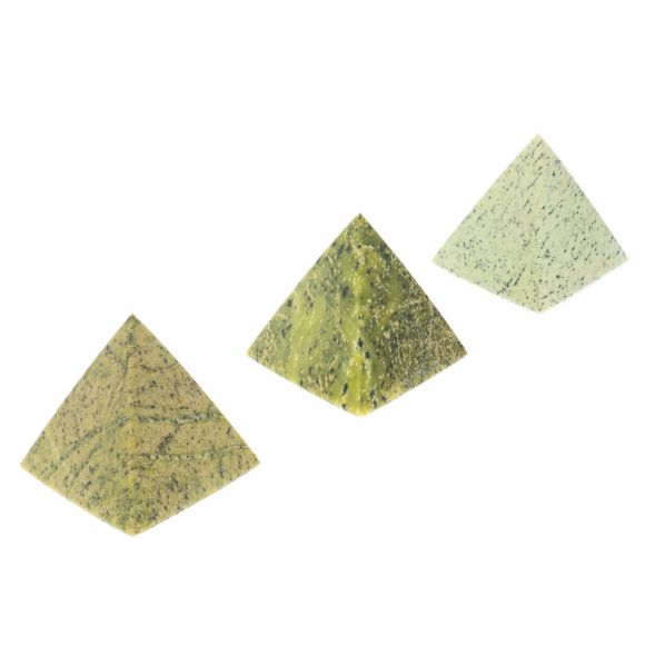 Пирамида из камня змеевик 7х7х7,5 см (3) 128995