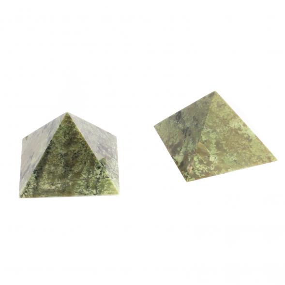 Пирамида из жадеита 7х7х5 см 124957
