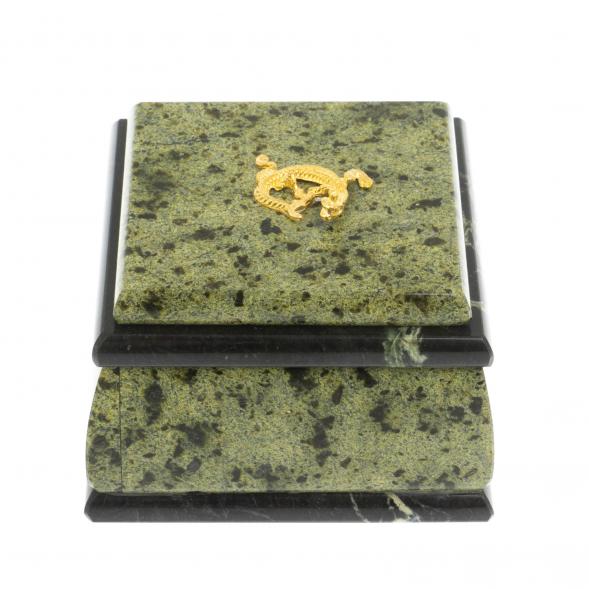 Шкатулка с ящерицей из змеевика 9,5х9,5х7 см 129505