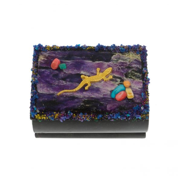Шкатулка с иллюстрацией под чароит &amp;quot;Ящерица и самоцветы&amp;quot; змеевик 10х6,5х6 см 128777