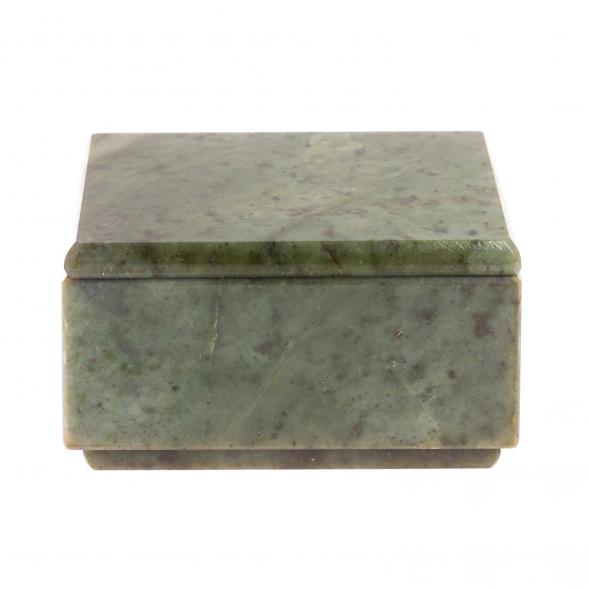 Шкатулка из нефрита 7,5х5,5х4 см 126760
