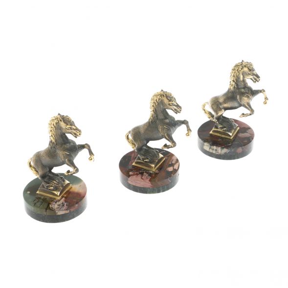 Статуэтка &amp;quot;Конь на дыбах&amp;quot; на подставке из яшмы 5х4,5х7,5 см 129427