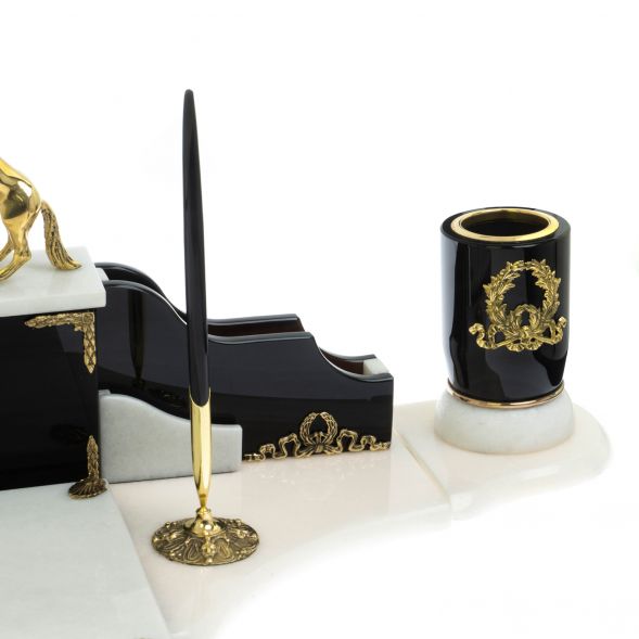 Настольный набор &amp;quot;Лошади на воле&amp;quot; из обсидиана и мрамора 129078