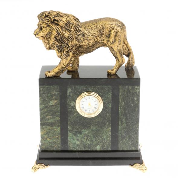 Настольные часы &amp;quot;Гордый лев&amp;quot; из шабровского змеевика 129852