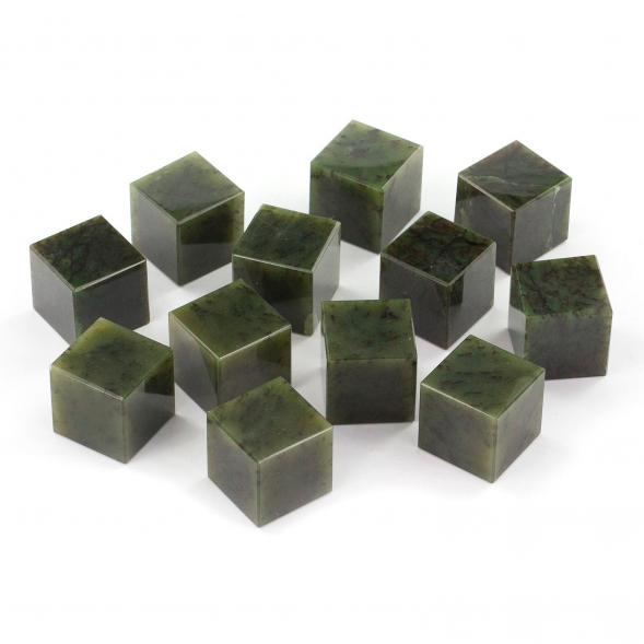 Подарочный набор камни для виски 12 кубиков из нефрита в деревянной коробке 120320