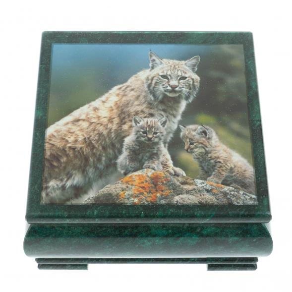 Шкатулка &amp;quot;Рысь и рысята&amp;quot; из змеевика 18х18х8 см 128340