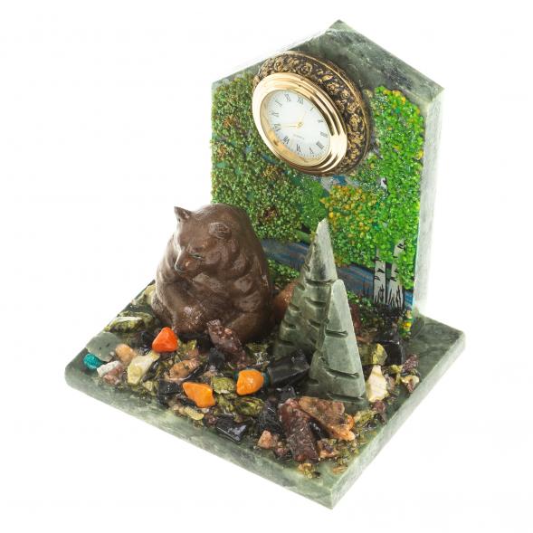 Часы &amp;quot;Мишка в лесу сидящий&amp;quot; змеевик 116054