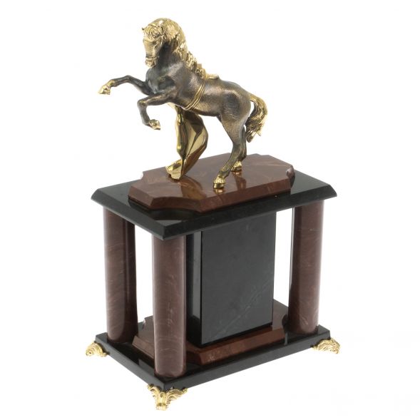 Часы &amp;quot;Конь с попоной&amp;quot; из лемезита 129250