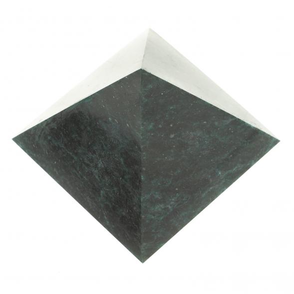 Пирамида 5х5х4,5 см камень змеевик 113850