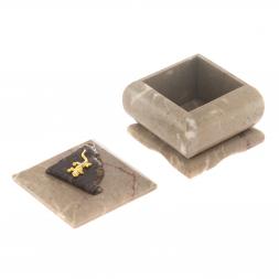 Шкатулка из мрамора с декором из яшмы