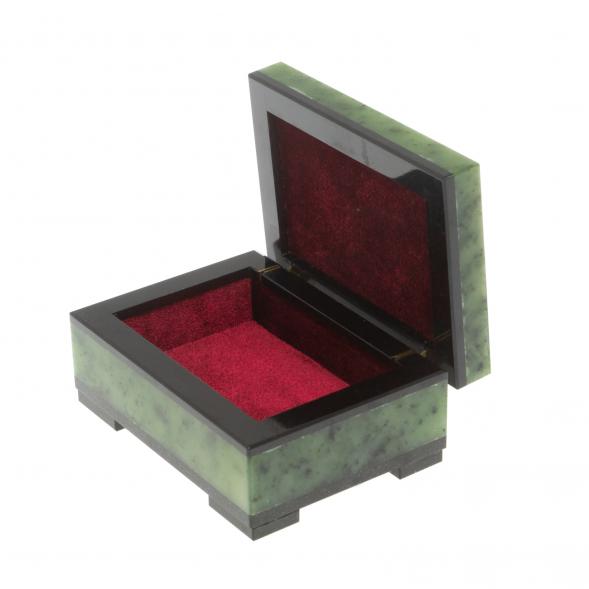 Шкатулка из нефрита 9,5х7х4,5 см 127166