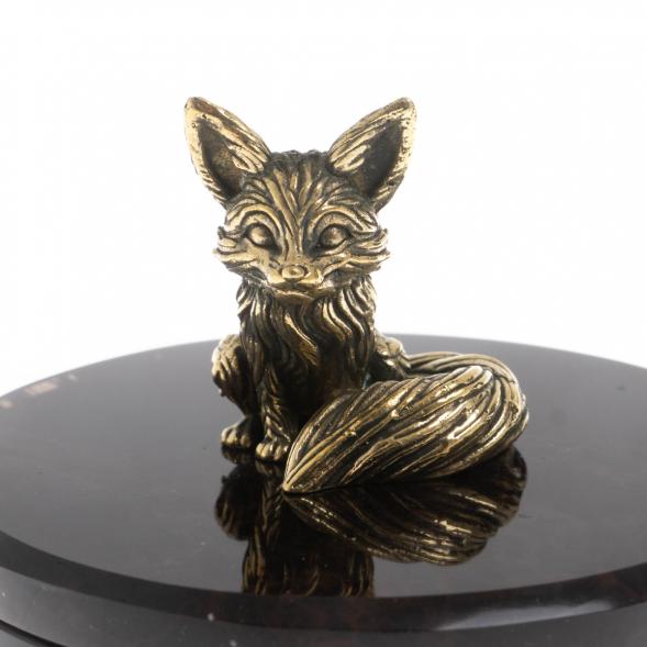 Шкатулка круглая &amp;quot;Лисенок&amp;quot; из черного обсидиана 7,5х7,5х8 см 130051