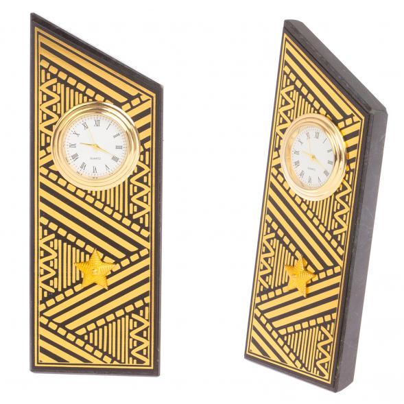 Часы &amp;quot;Погон генерал&amp;quot; цвет золото камень змеевик треугольные 113535