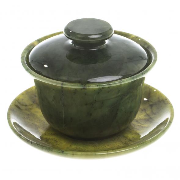 Гайвань из камня нефрит на блюдце 121371