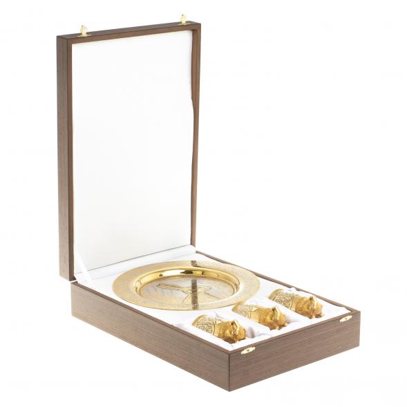 Подарочный набор &amp;quot;Заяц&amp;quot; тарелка с гравюрой и 3 стопки перевертыша 70 мл бронза Златоуст