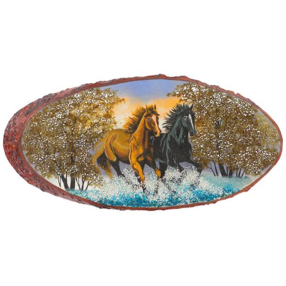 Картина на срезе дерева &amp;quot;Игривые жеребцы&amp;quot; 75-80 см из каменной крошки 120899