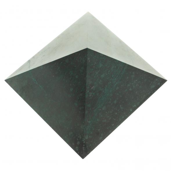 Пирамида 10х10х6,3 см камень змеевик 113800