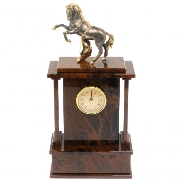 Настольные часы &amp;quot;Конь с попоной&amp;quot;из коричневого обсидиана 129607