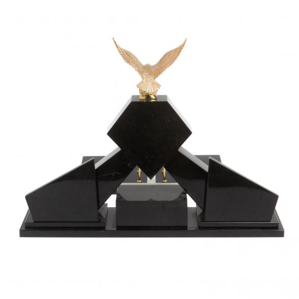 Настольный набор &amp;quot;Орел&amp;quot; из мрамора с бюваром и лотком А4 126862