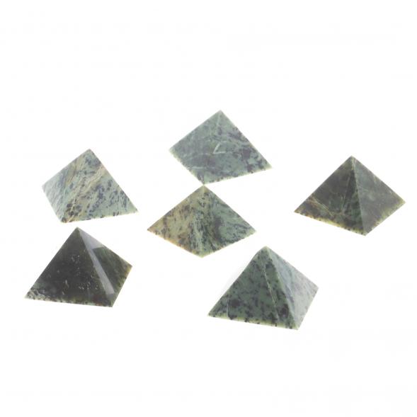 Пирамида из нефрита 7х7х5 см 124237